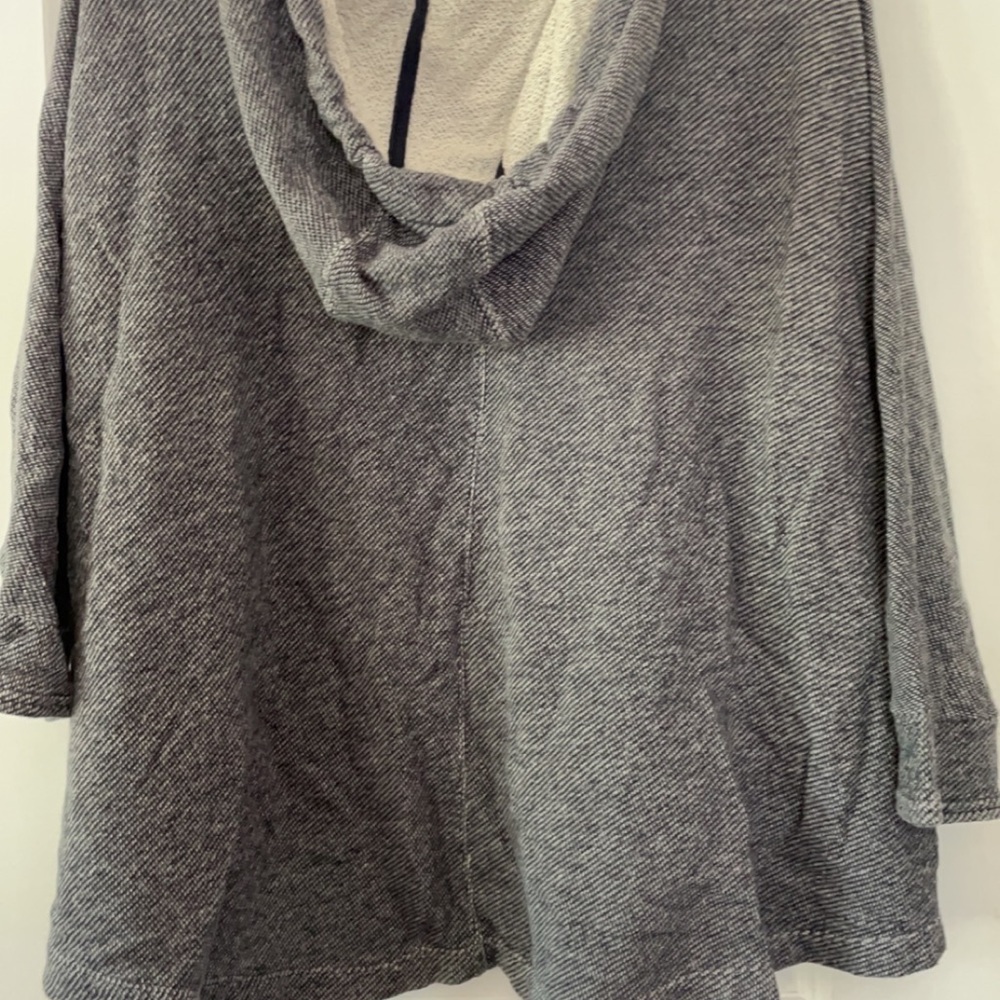 GAP PONCHO - Picture 2 of 3